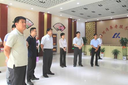 樂陵市黨政考察團(tuán)蒞臨興河灣智慧醫(yī)養(yǎng)中心項(xiàng)目考察觀摩